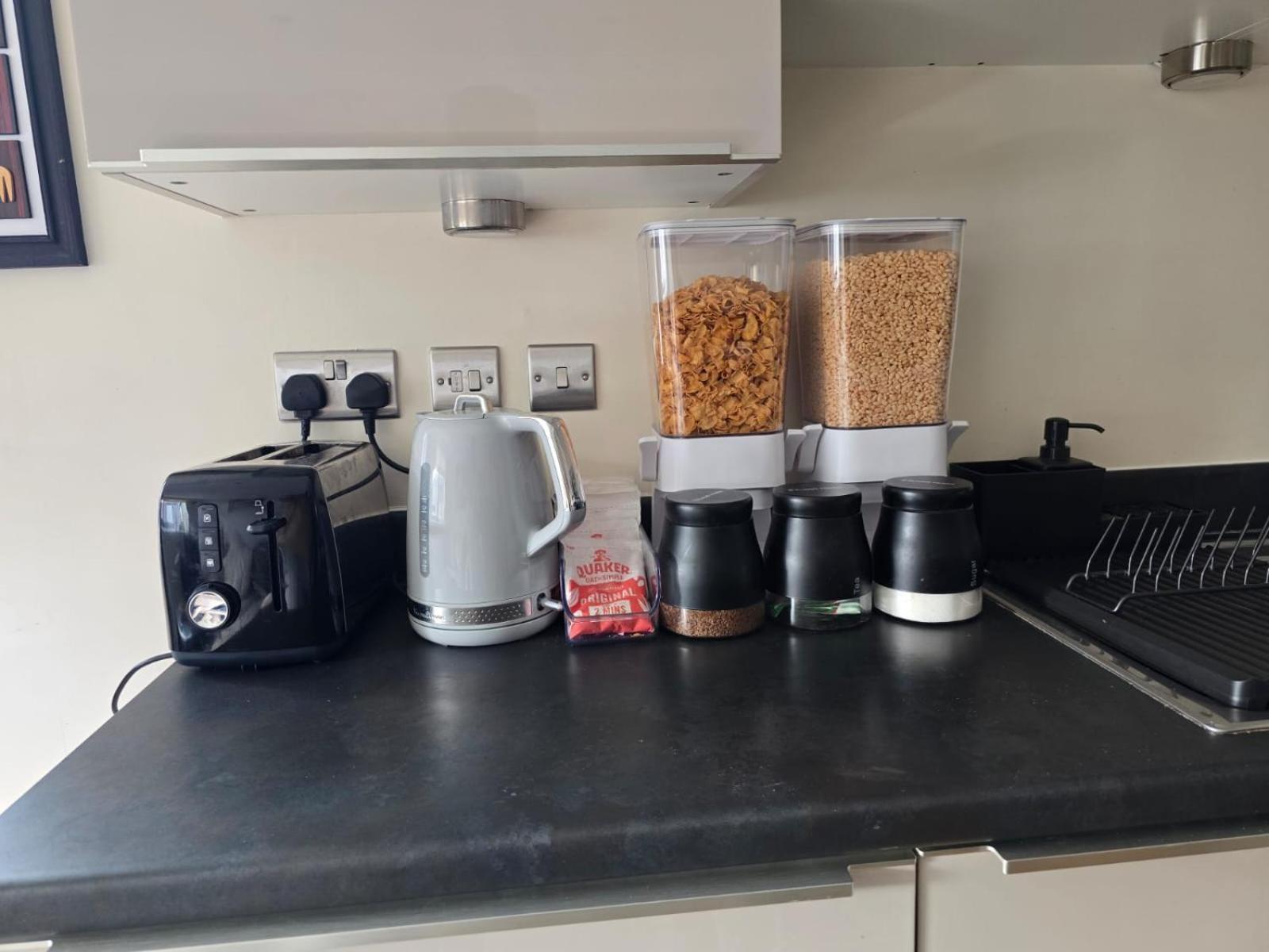 Kakra's Place With Free Secure Parking Apartamento York