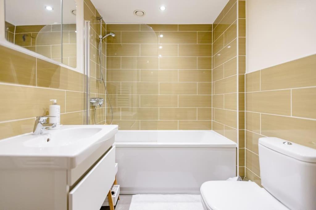 Kakra's Place With Free Secure Parking Apartment York